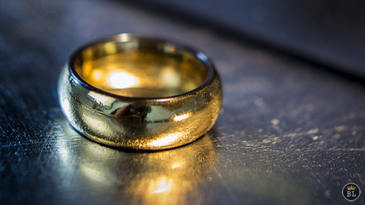 Ash and Ember Gold Curved Size 9 (2 Rings) by Zach Heath - Trick alternate view - Wizard Magic Shop