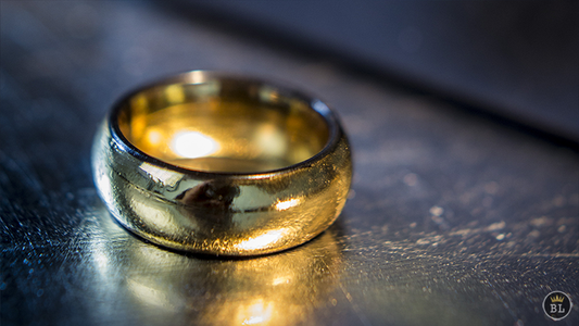 Ash and Ember Gold Curved Size 7 (2 Rings) by Zach Heath - Trick alternate view - Wizard Magic Shop