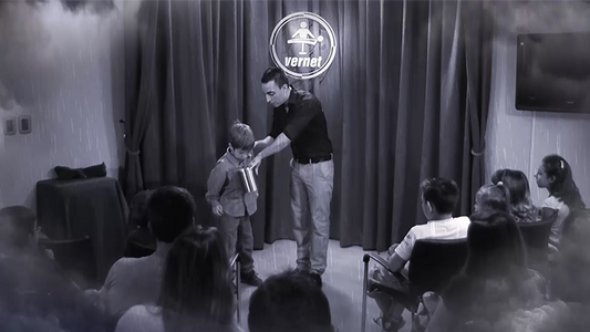 The Bucket by Iñaki Zabaletta, Greco and Vernet - DVD alternate view - Wizard Magic Shop