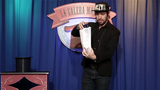SPRAY AWAY (Gimmicks and Online Instructions) by Gustavo Raley - Trick alternate view - Wizard Magic Shop