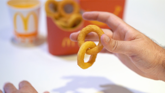Linking Onion Rings (Gimmicks and Online Instructions) by Julio Montoro Productions - Trick alternate view - Wizard Magic Shop