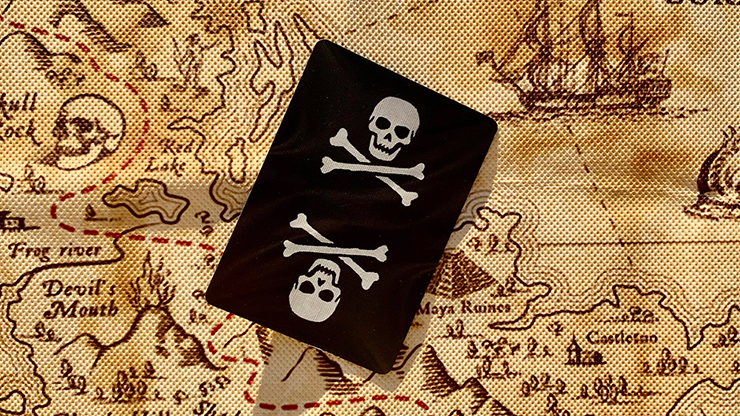 Jolly Roger jugando a las cartas