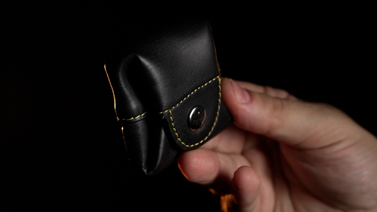 COLOR CODE COIN PURSE YELLOW by Bob Kohler - Trick alternate view - Wizard Magic Shop