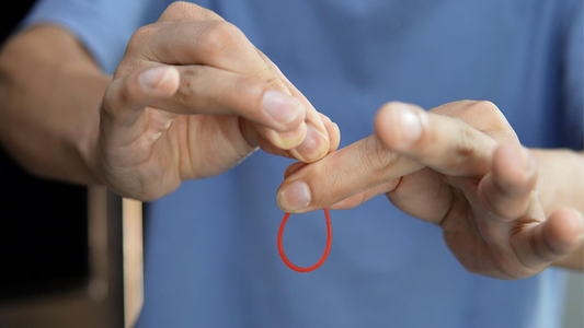 CRB (Color Changing Rubber Band) by Menzi magic & Zhao Xinyi alternate view - Wizard Magic Shop